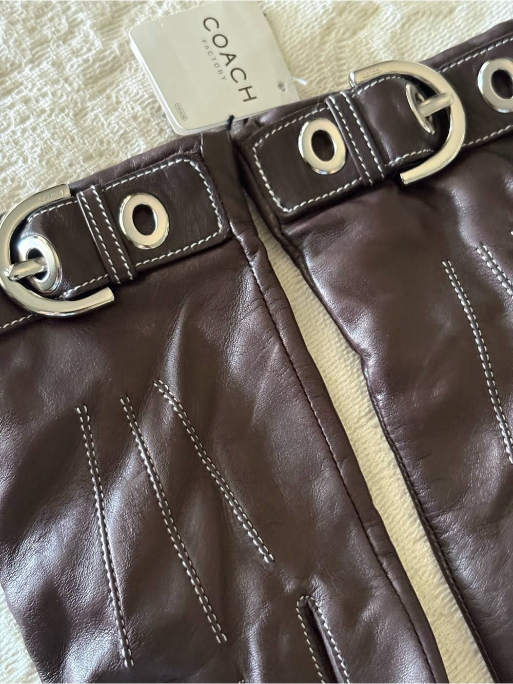 COACH NWT Mahogany Brown Soho Leather Cashmere Lined Buckle Gloves Size 8 F80303 - Picture 2 of 9